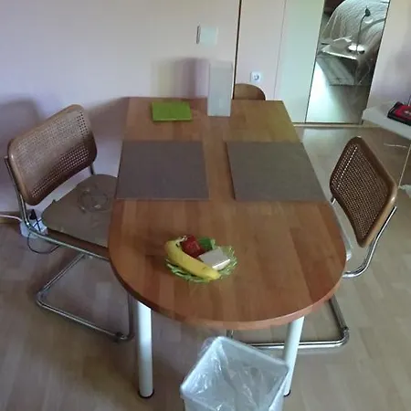 Guest Unterbach شقة